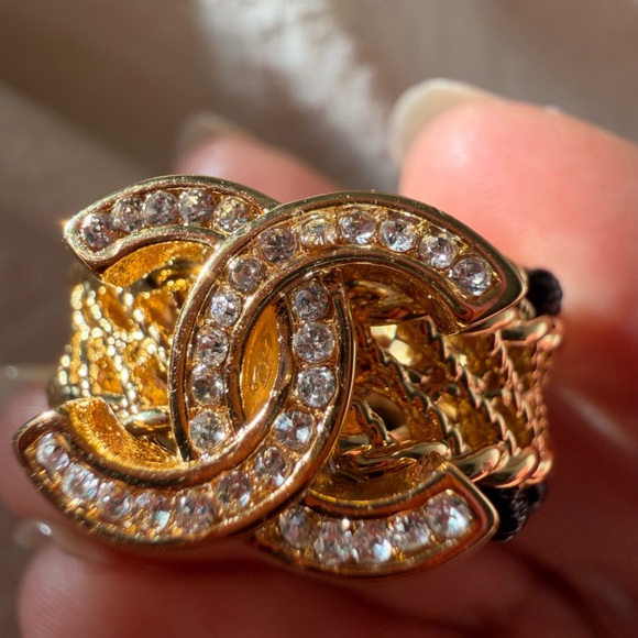 Beautiful Chanel Gold and Black Chain Ring - Picture 14 of 16